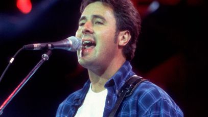 4 of Vince Gill’s Greatest Lifetime Achievements in His Legendary Music Career
