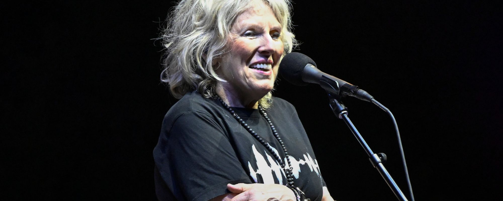 Lucinda Williams performing