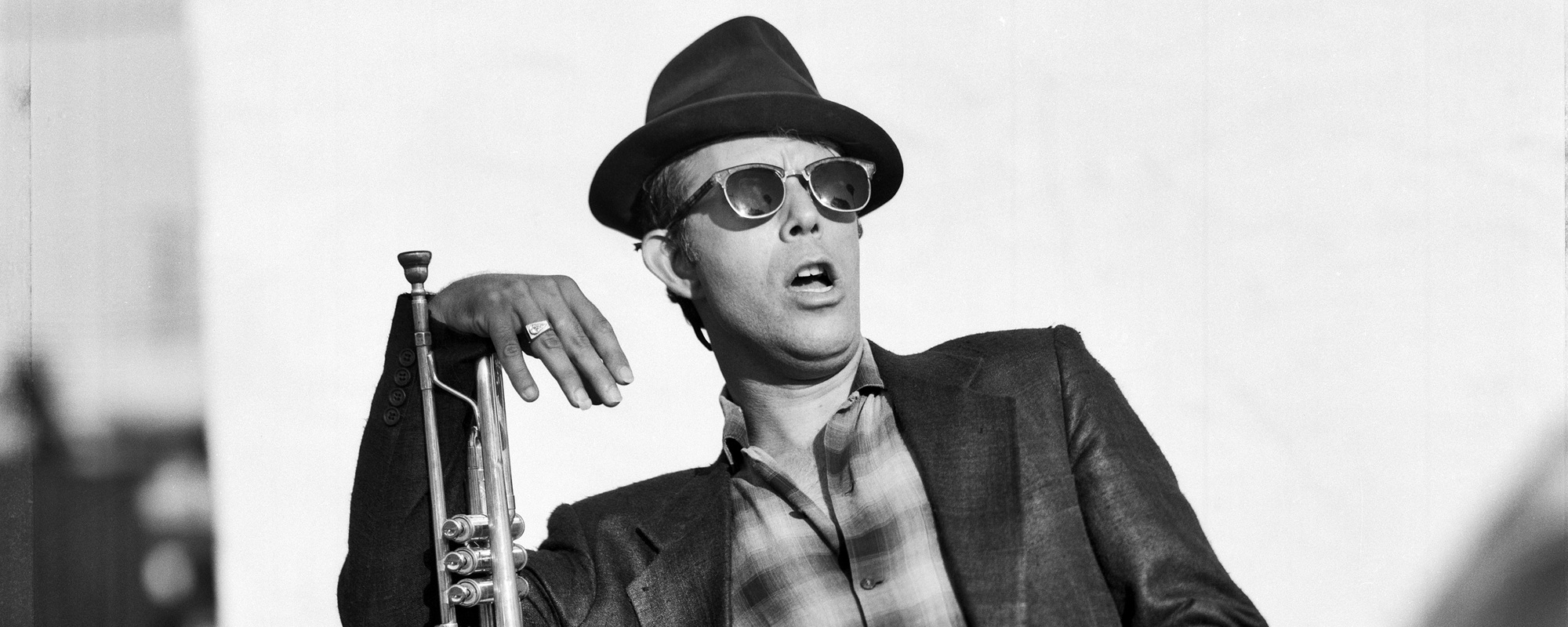 4 Must-Know Songs From Tom Waits’ 1985 Americana Masterpiece ‘Rain Dogs’