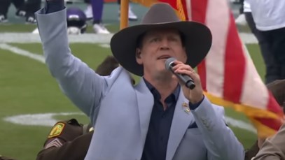 Country Singer Robert Mizzell Appears To Read National Anthem Lyrics From Hat At NFL Game