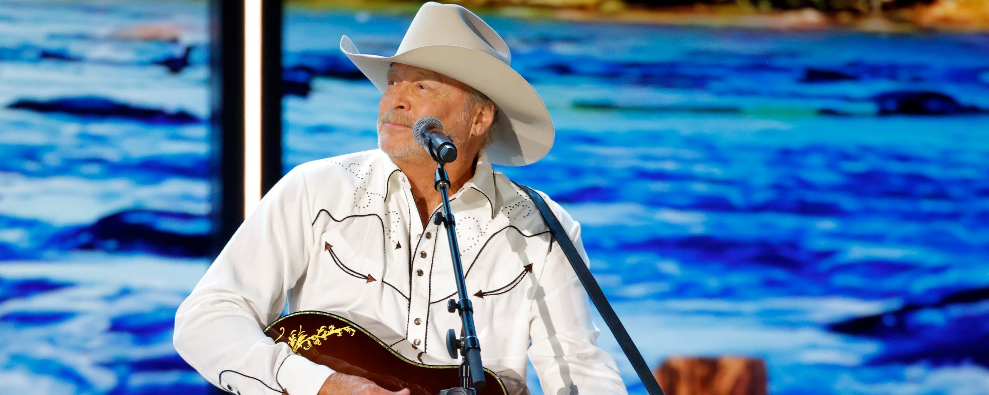 4 Alan Jackson Hits That Sound Like He Wrote Them, but Were Written by Someone Else Instead