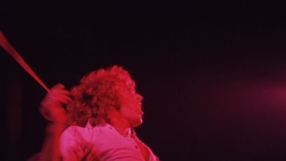 Roger Daltrey swinging mic