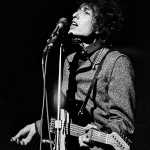 Bob Dylan performing electric