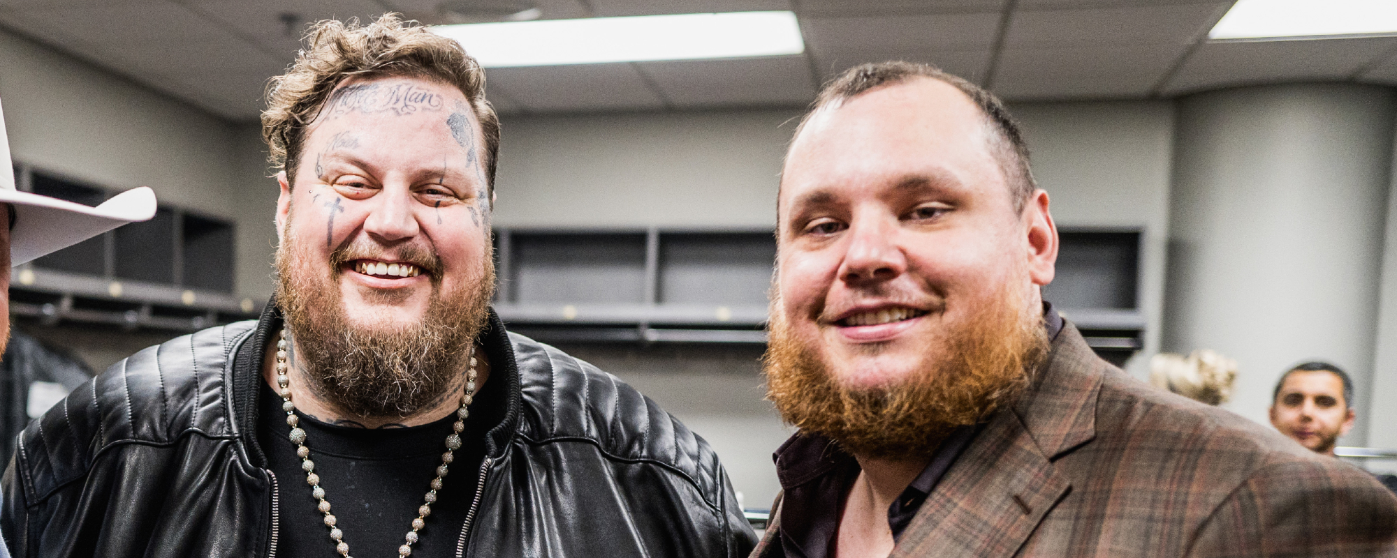 Jelly Roll Covers Luke Combs' "Beer Never Broke My Heart" At Surprise Nashville Bar Performance