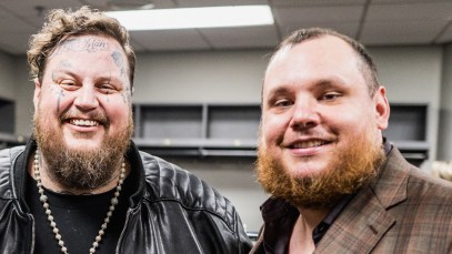 Jelly Roll Covers Luke Combs' "Beer Never Broke My Heart" At Surprise Nashville Bar Performance