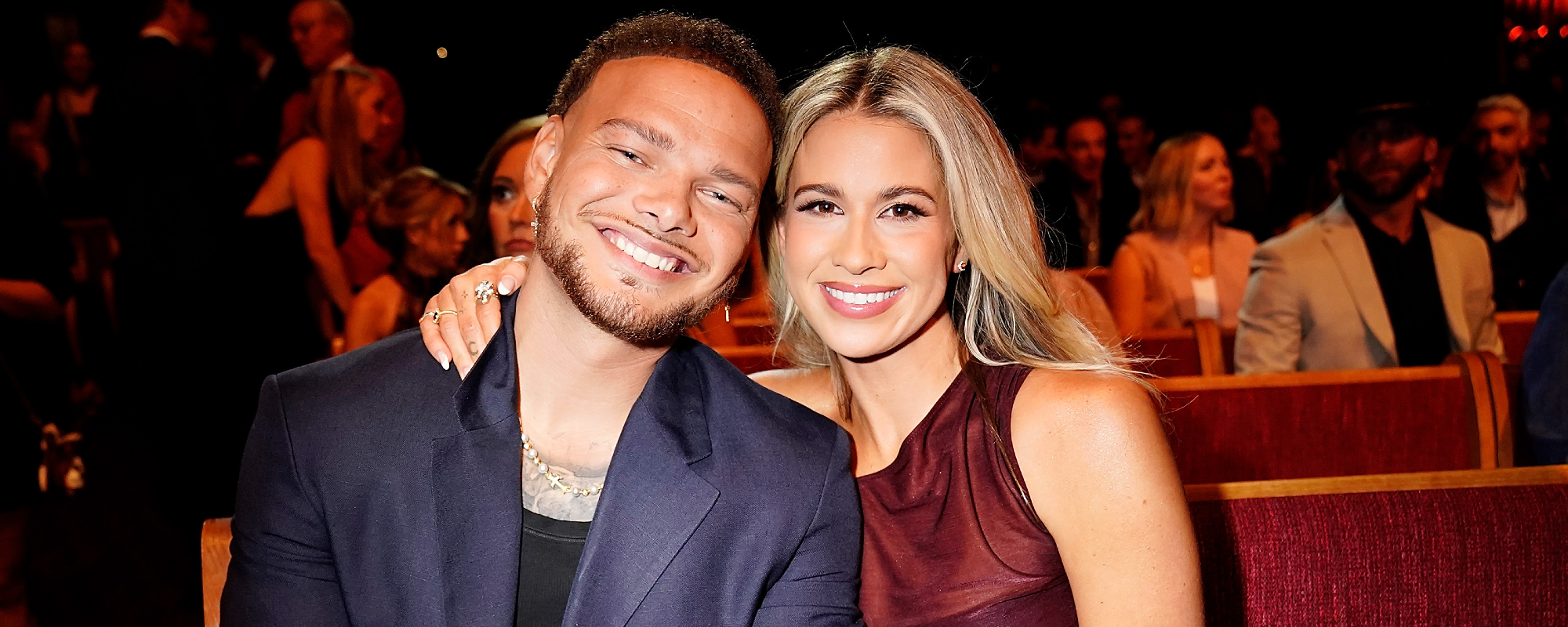 Country Star FaceTimes Wife Mid-Concert To Sing a Song of Devotion Together