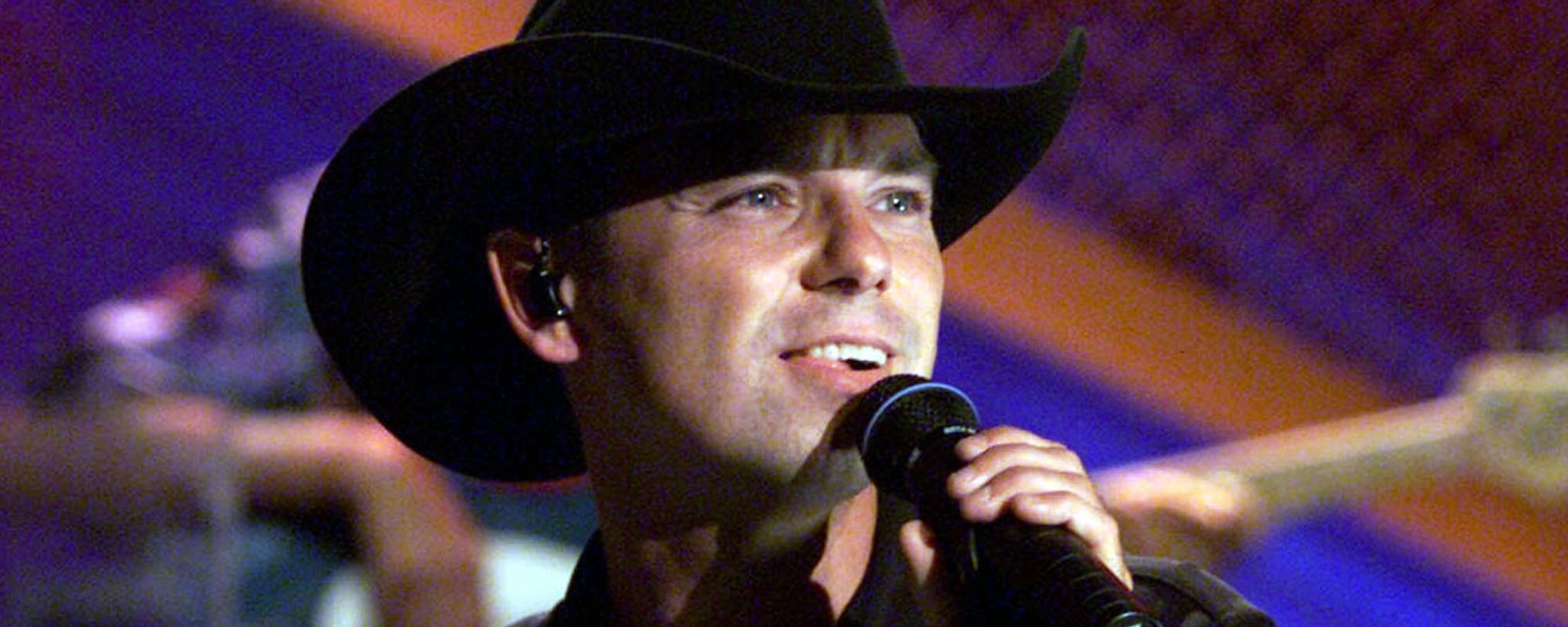 Kenny Chesney performing