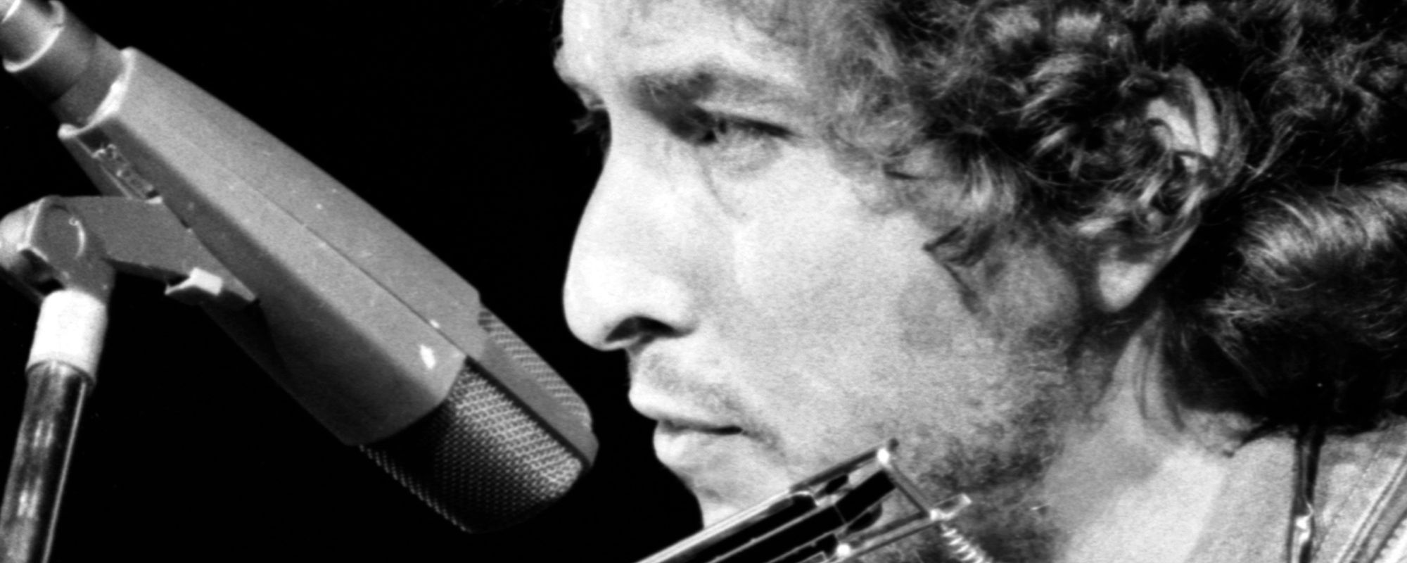 Bob Dylan performing