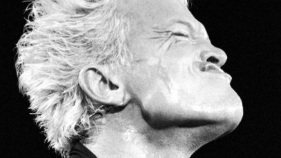 Billy Idol performing