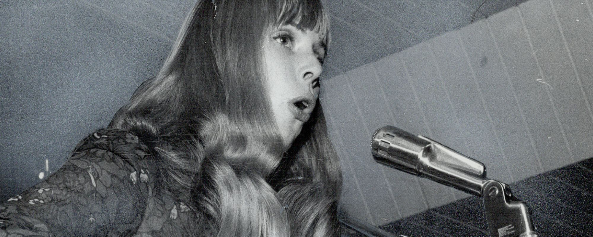 Joni Mitchell Wrote This Perfect Autumnal Song After “Bombing” Her Newport Folk Festival Set