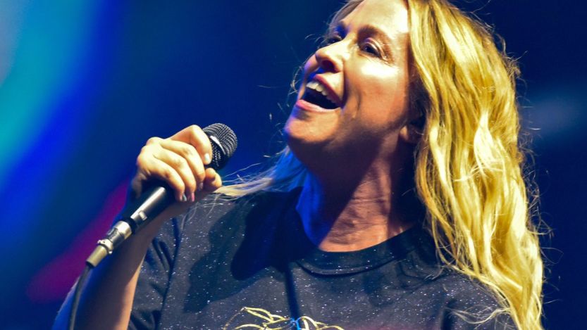 Alanis Morissette performing