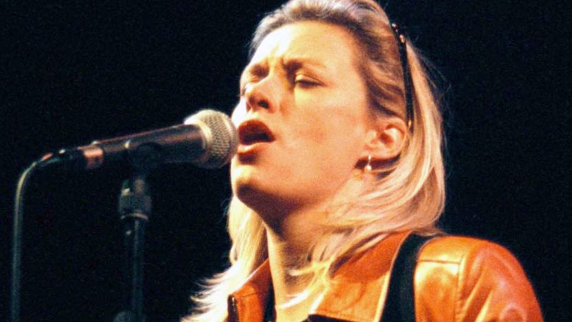 Shelby Lynne performing