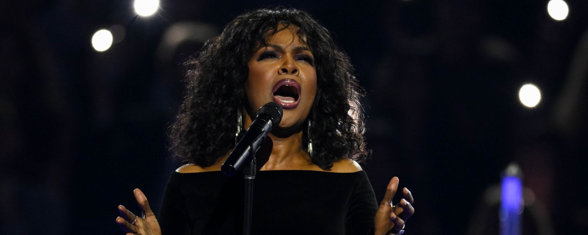 Gospel Legend Cece Winans Performing National Anthem Ahead of Lions-Packers Matchup