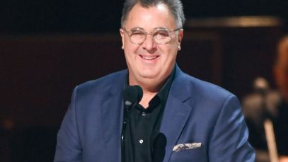Vince Gill making acceptance speech
