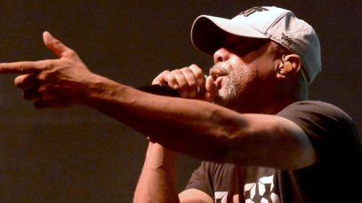 How Darius Rucker Made This Airport Singer’s Christmas: "Such a Nashville Moment"