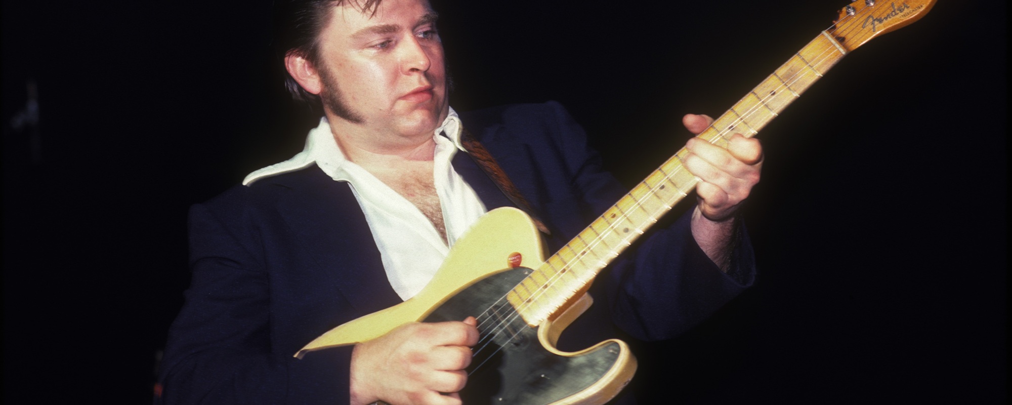 The Story of the Unknown Guitarist Who Could Play the Guitar With a Towel (and He Did It Better Than Everybody Else)