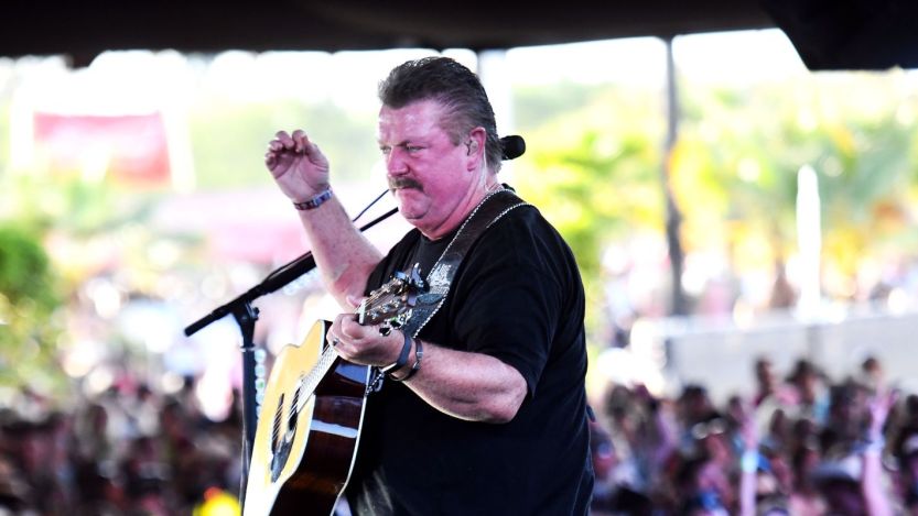 Born on This Day in 1952, One of Country’s “Good Guys” Who Enjoyed a String of Hits in the ‘90s