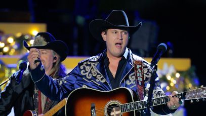 Jon Pardi Rings in the Season of Giving With $40K in Donations to Florida Charities