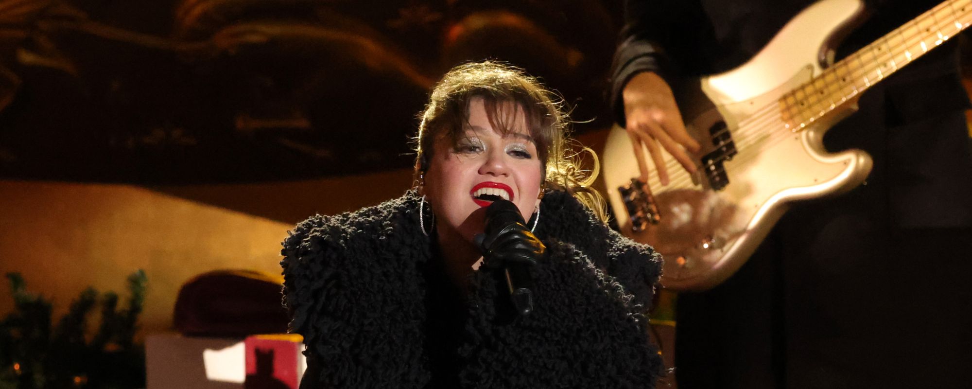 Kelly Clarkson Will Kick off NFL Christmas Gameday 2025 Ahead of Dallas-Washington Matchup