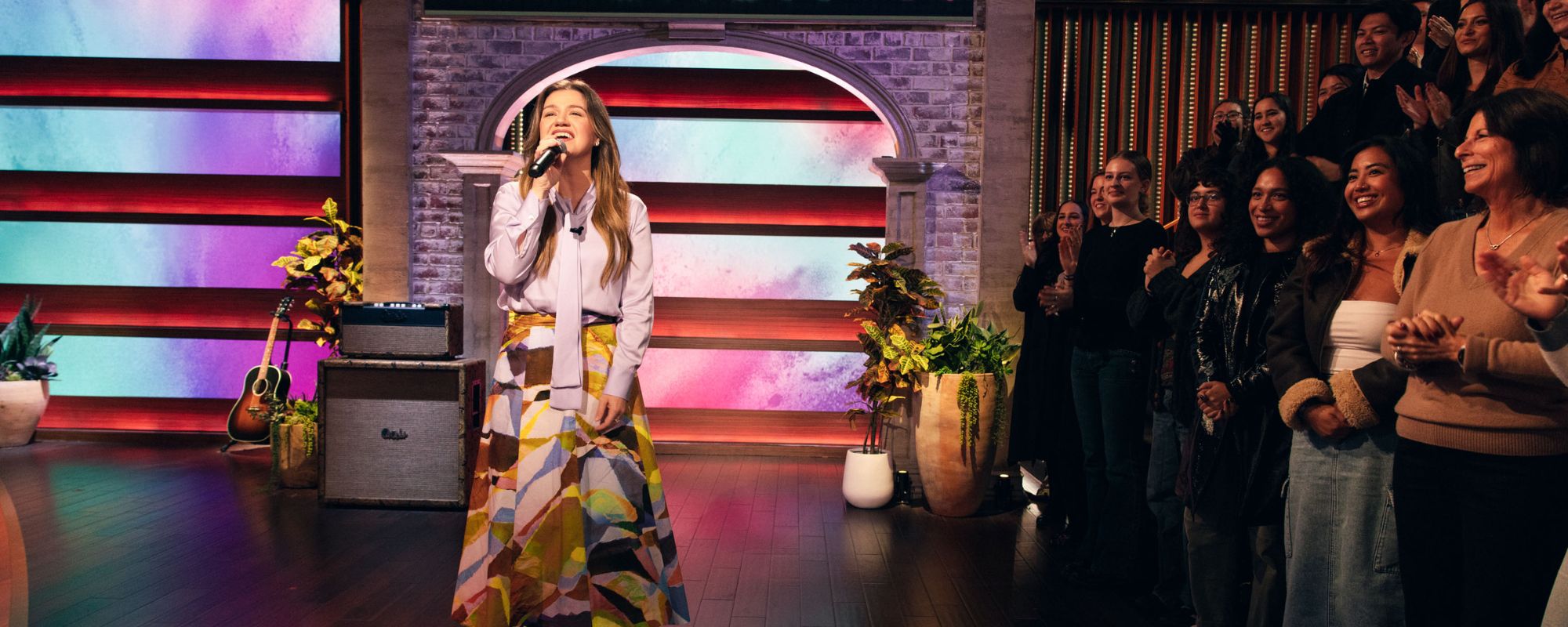 Kelly Clarkson Once Again Proves She Can Sing Anything With This “Insane” Ella Langley Cover