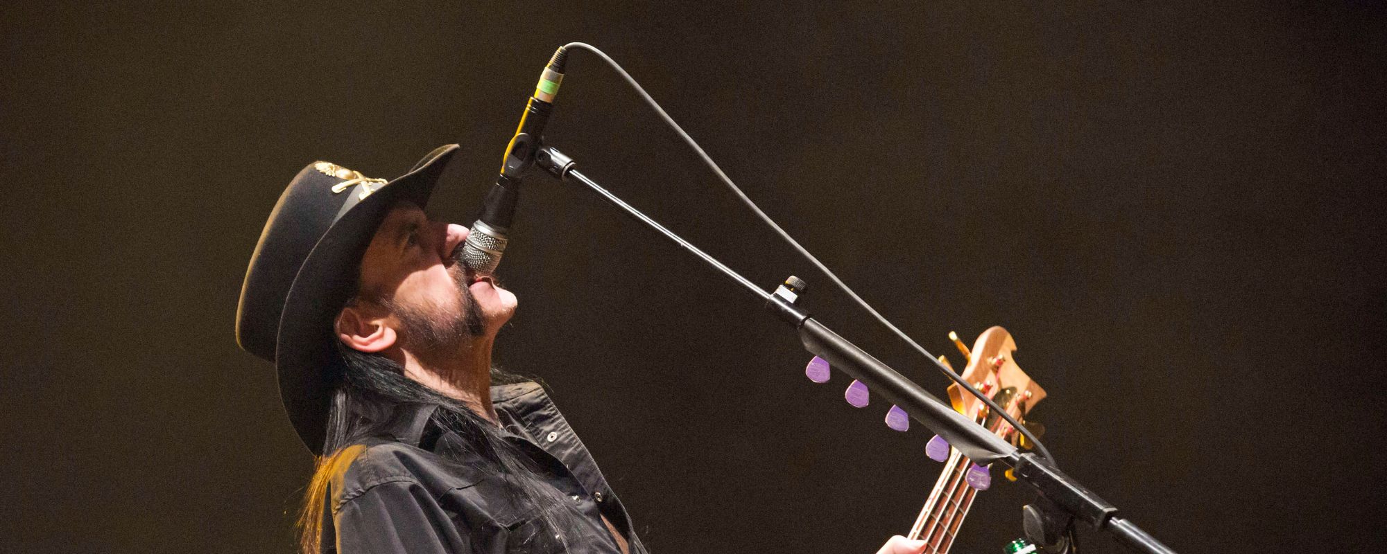 On This Day 10 Years Ago, We Said Goodbye to the Jimi Hendrix Roadie Turned “Mighty, Noble” Frontman for One of Rock’s Most Influential Bands