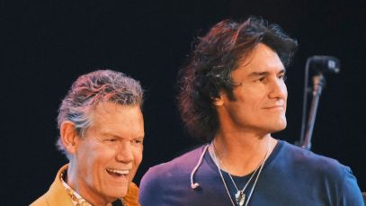 “All Right Boys, Don’t Mess This Up”: Joe Nichols Welcomes Randy Travis Onstage for “On the Other Hand” Performance