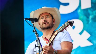 Shane Smith Joined Lainey Wilson for a Stunning Duet of This Christmas Classic, and We Need an Album ASAP