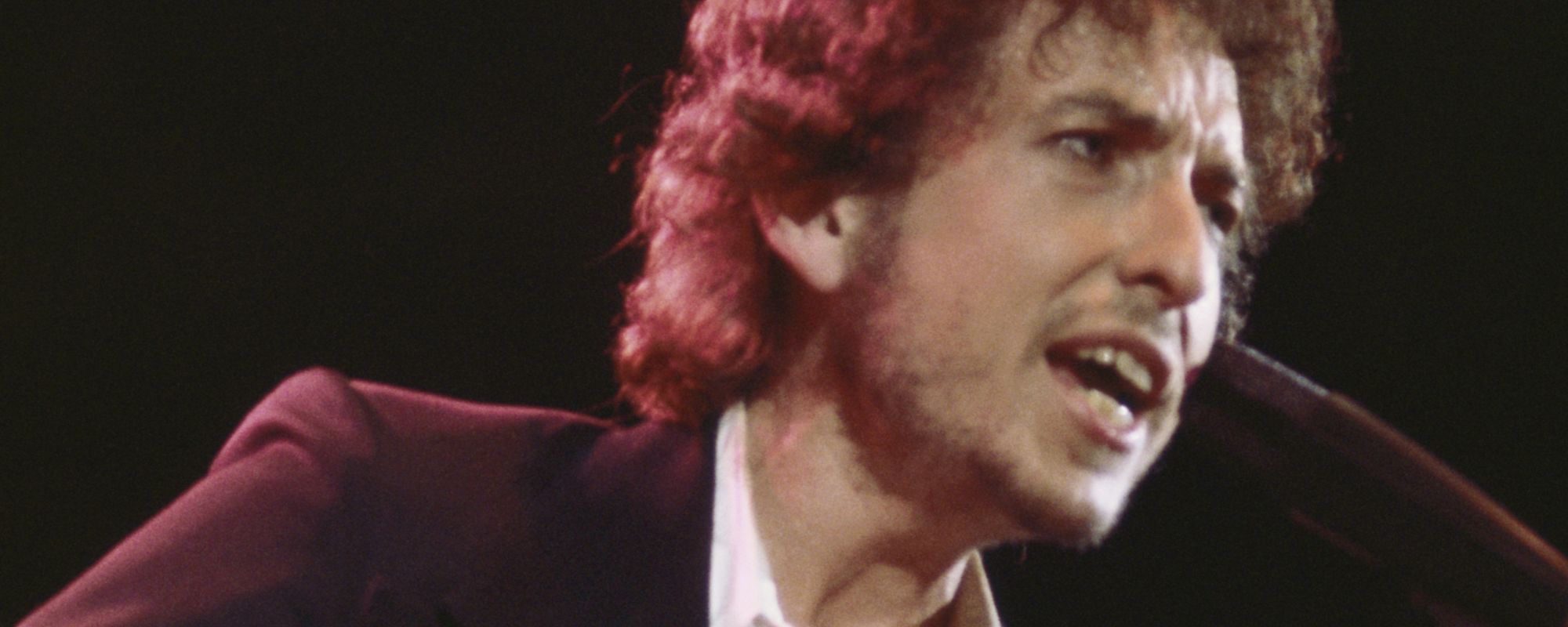 Bob Dylan performing in 1974