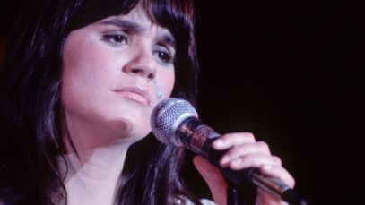 Linda Ronstadt performing