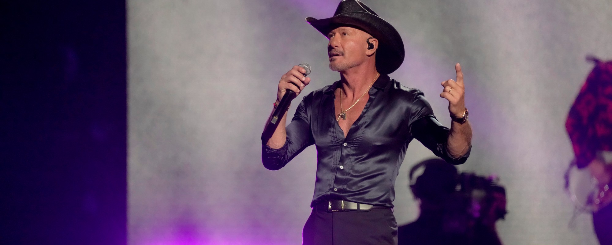 It’s Hard Not To Cry While Listening to These 4 Tim McGraw Songs