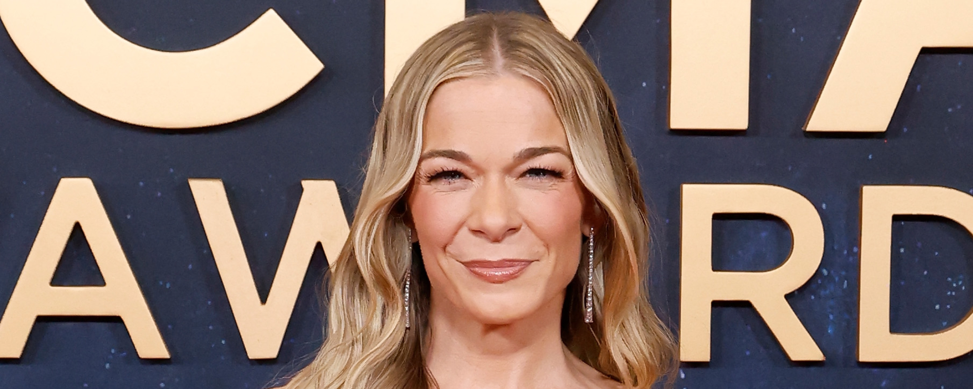 90s Country Icon Undergoes an “Oil Change” for the Body Months After Her Teeth Fell Out Onstage