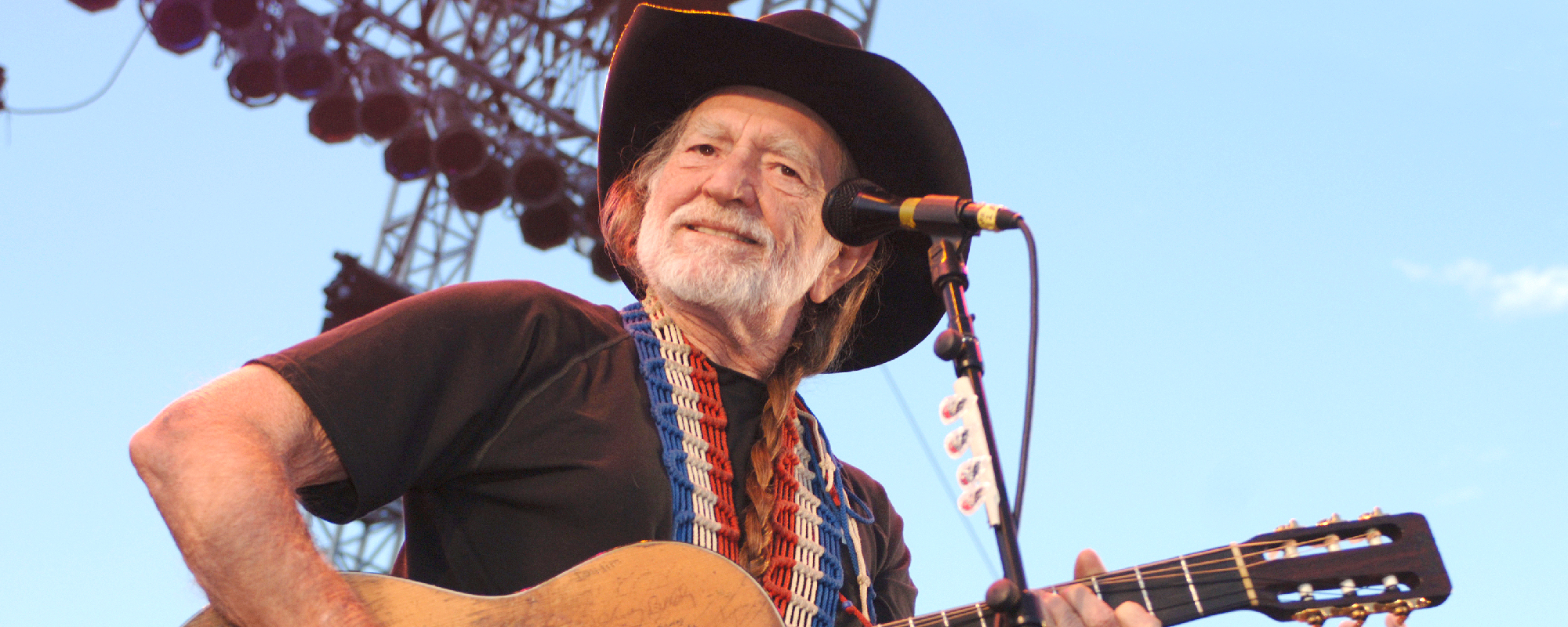 You Will Never Hear Another Voice Like Willie Nelson, and This Stripped Back Performance With Vince Gill and Albert Lee Proves It