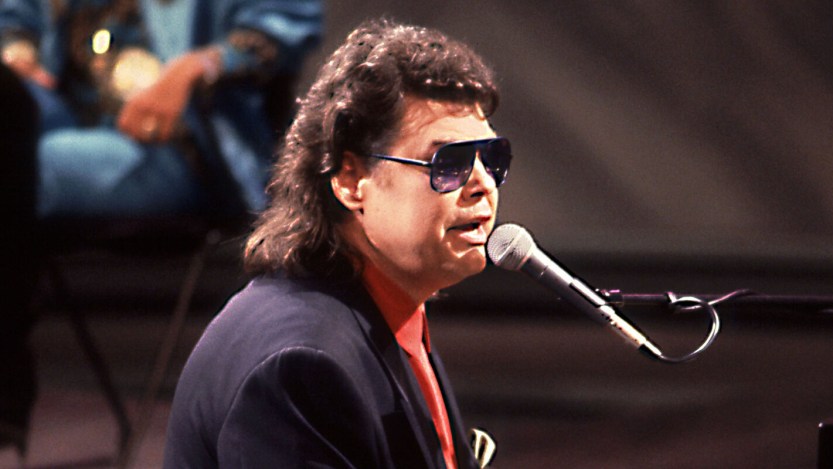 Ronnie Milsap performing