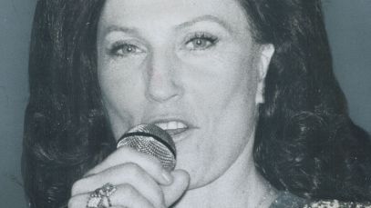 Loretta Lynn performing