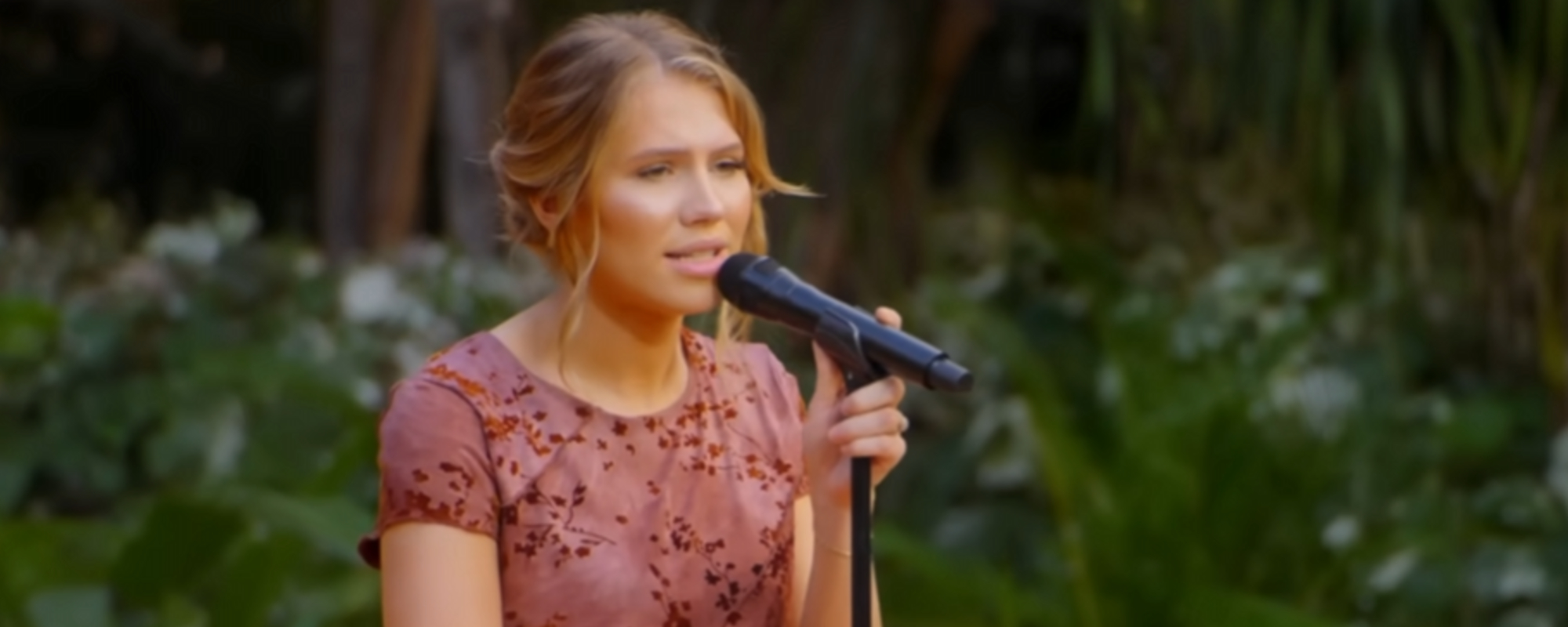 This ‘American Idol’ Singer’s Tribute Rendition of Vince Gill to Her Late Grandfather Will Leave You in Tears