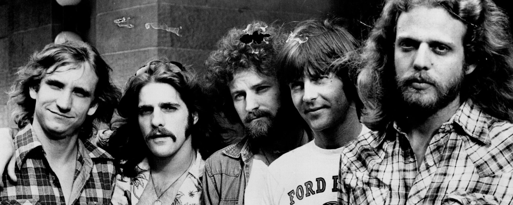 Behind the Lyrics: The Hidden Loneliness Inside “Hotel California” You Might Have Missed