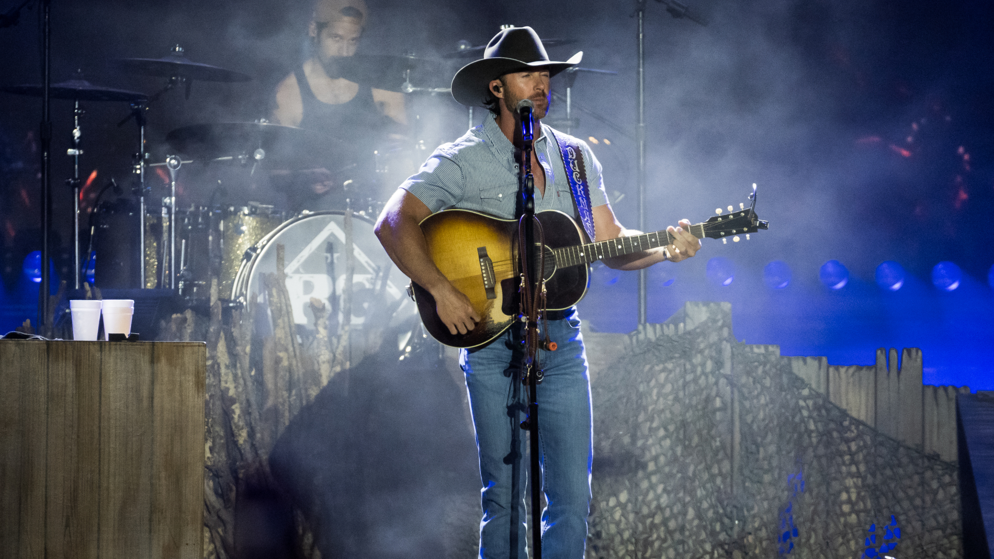 Riley Green Duets With Jamey Johnson and Carly Pearce, Covers Toby Keith at Sold Out Nashville Concert