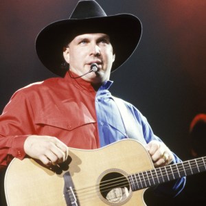 UNSPECIFIED - JANUARY 01: Photo of Garth BROOKS (Photo by Bob King/Redferns)