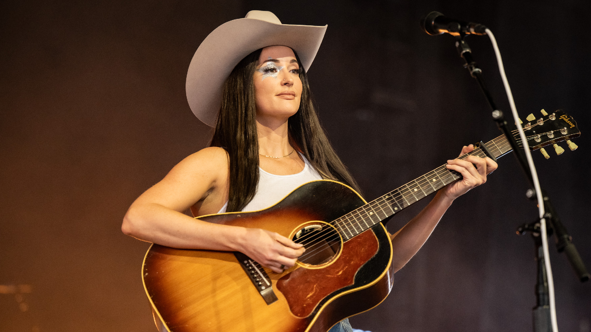 Kacey Musgraves Debuts New Willie Nelson Collab at Coachella: Calls on “Everybody’s Favorite Grandpa” To Help Shade “Modern Dating Behavior”