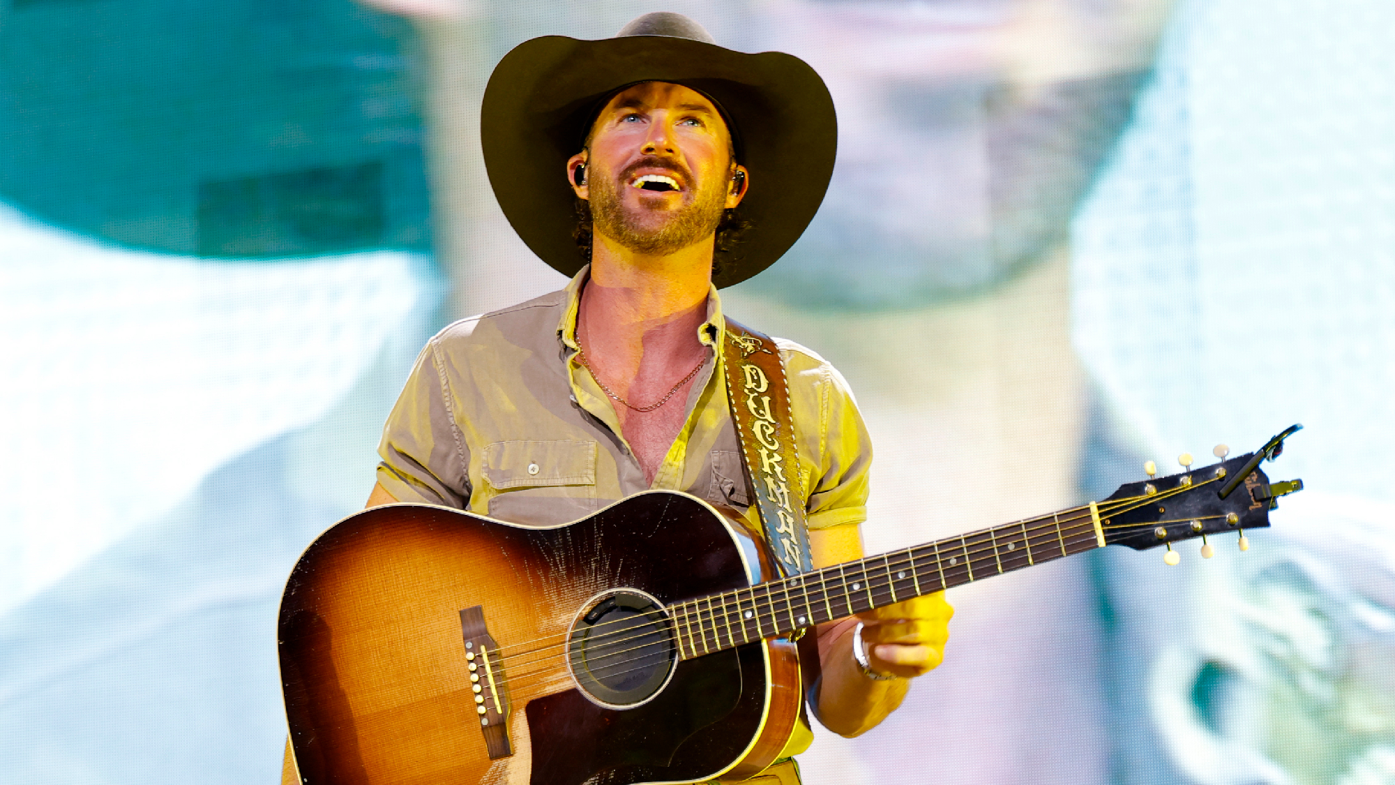 Riley Green Puts Rivalry Aside With Lyric Change to “Hell of a Way To Go” for Tennessee Vols Fans During Sold-Out Bridgestone Show