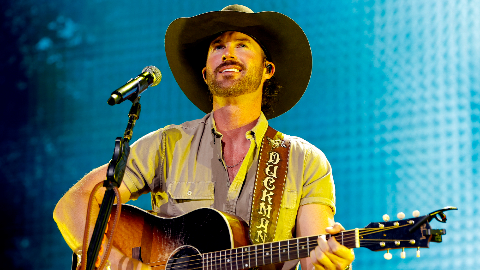 Watch Riley Green Melt Hearts With a Cover of “You’re Still the One” by Shania Twain